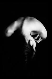 Schwarz-Weiß-Foto Rücken einer Frau